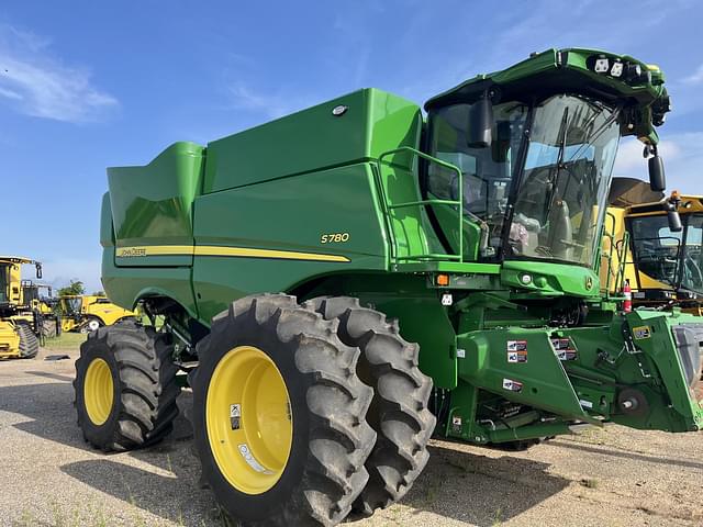 Image of John Deere S780 equipment image 1