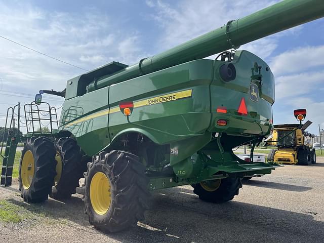 Image of John Deere S780 equipment image 2