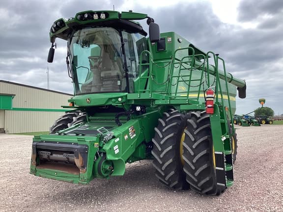 Image of John Deere S780 equipment image 2