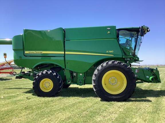 Image of John Deere S780 equipment image 4