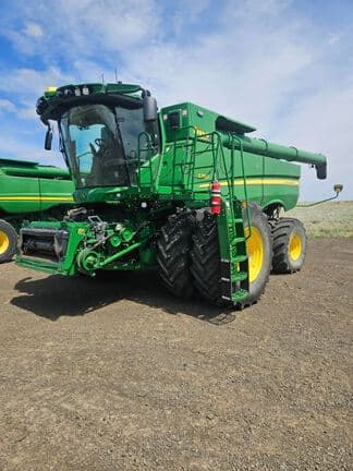 Image of John Deere S780 Primary image