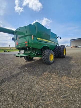 Image of John Deere S780 equipment image 1