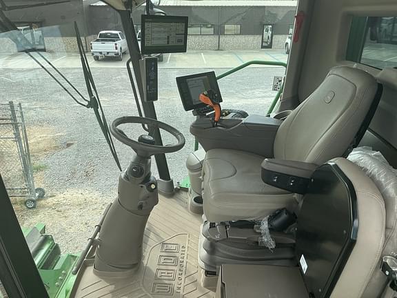 Image of John Deere S780 equipment image 3