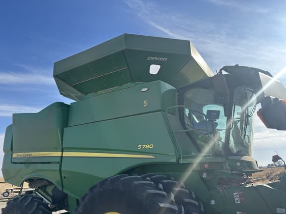 Image of John Deere S780 equipment image 2