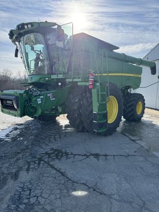 Image of John Deere S780 equipment image 2