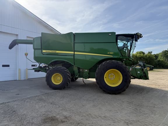 Image of John Deere S780 Primary image