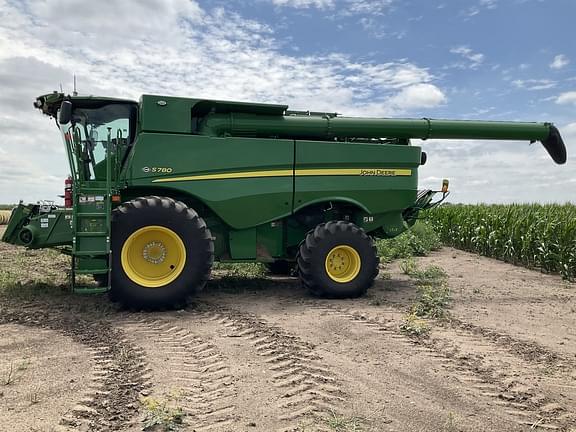 Image of John Deere S780 equipment image 2