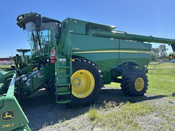 Image of John Deere S780 equipment image 2