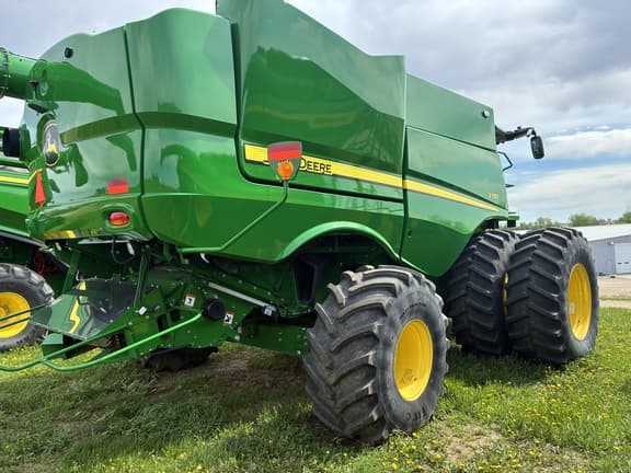 Image of John Deere S780 equipment image 2