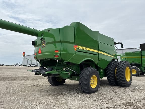 Image of John Deere S780 equipment image 4