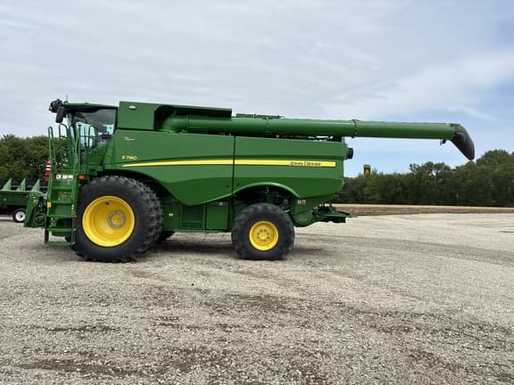 Image of John Deere S780 equipment image 1