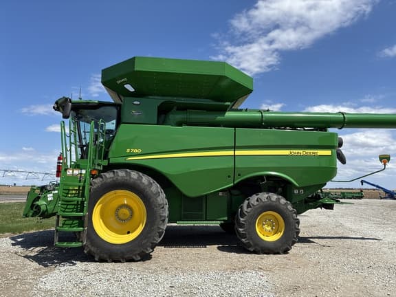 Image of John Deere S780 equipment image 1