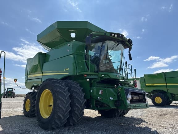 Image of John Deere S780 equipment image 4
