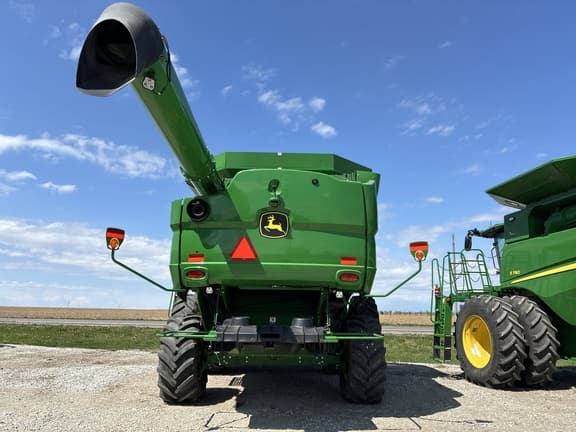 Image of John Deere S780 equipment image 2
