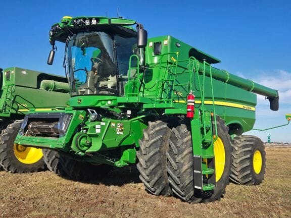Main image John Deere S780