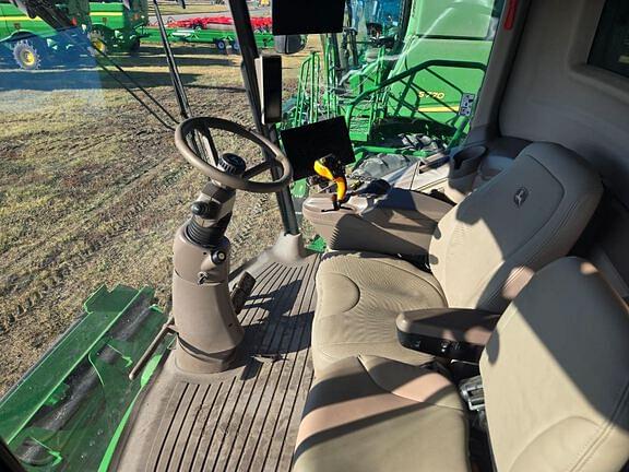 Image of John Deere S780 equipment image 4