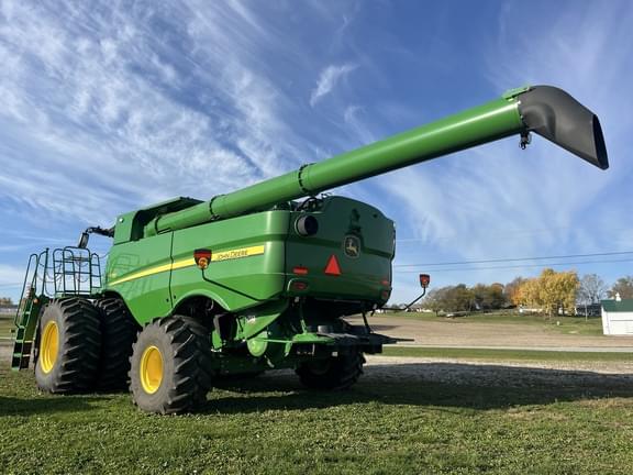 Image of John Deere S780 equipment image 4