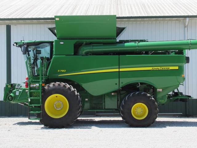 Image of John Deere S780 equipment image 1