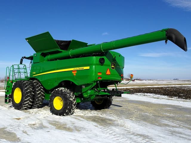 Image of John Deere S780 equipment image 4