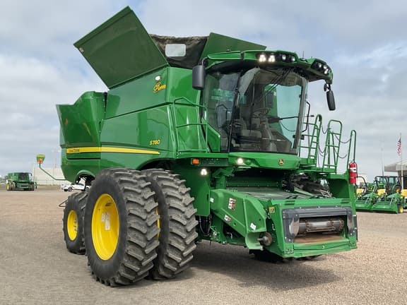 Image of John Deere S780 equipment image 2