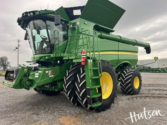 Image of John Deere S780 equipment image 1