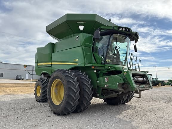 Image of John Deere S780 equipment image 2