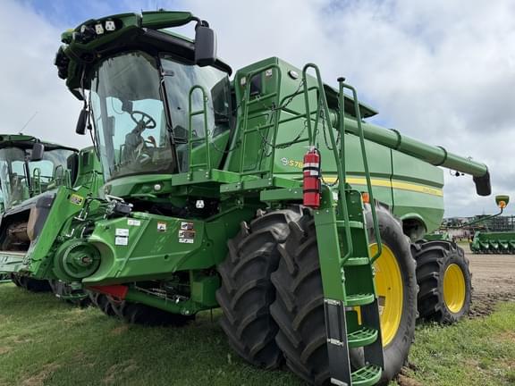 Image of John Deere S780 equipment image 4