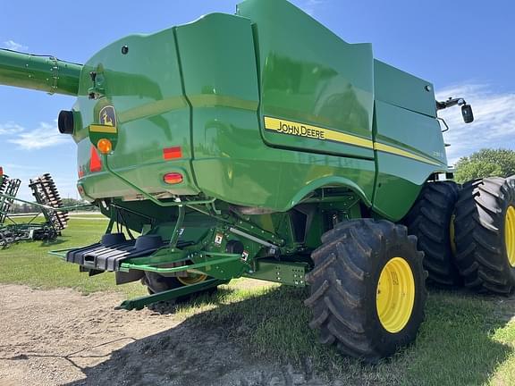 Image of John Deere S780 equipment image 1