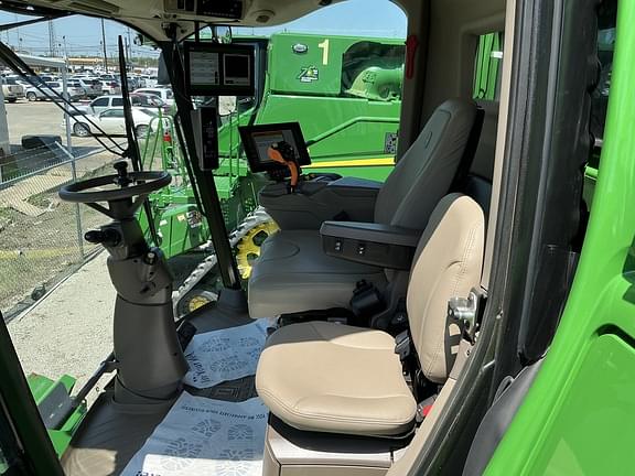 Image of John Deere S780 equipment image 4