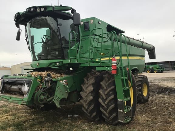 Image of John Deere S780 equipment image 1