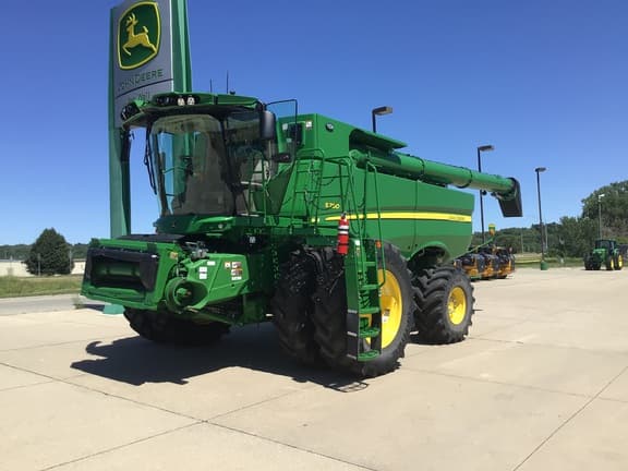 Image of John Deere S780 equipment image 1