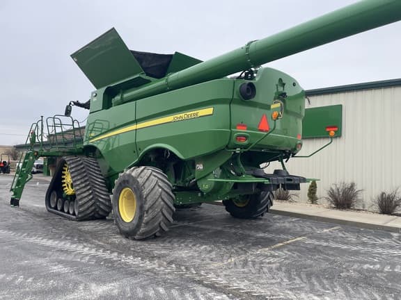Image of John Deere S780 equipment image 1