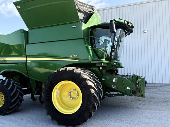 Image of John Deere S780 equipment image 2