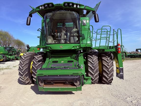 Image of John Deere S780 equipment image 2
