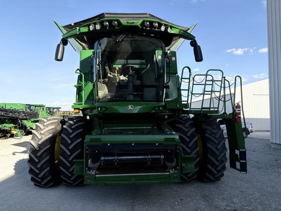 Image of John Deere S780 equipment image 1