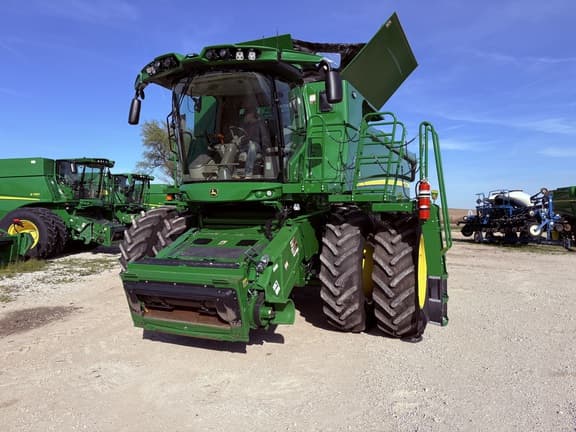 Image of John Deere S780 equipment image 1