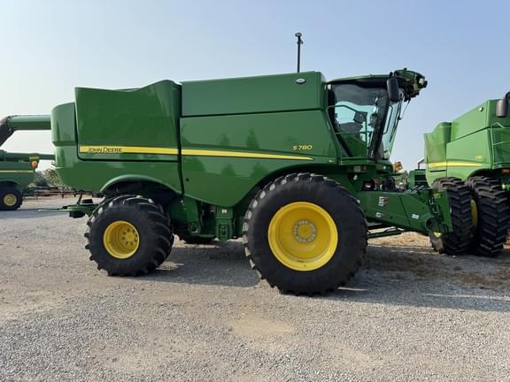 Image of John Deere S780 equipment image 2