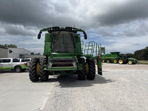 Image of John Deere S780 equipment image 1