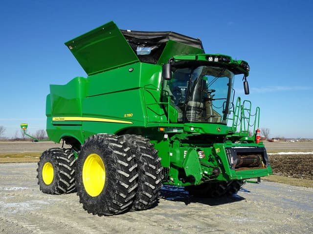 Image of John Deere S780 equipment image 2