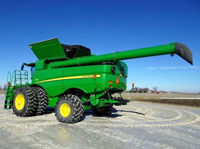 Image of John Deere S780 equipment image 4