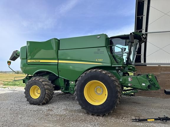 Image of John Deere S780 equipment image 1