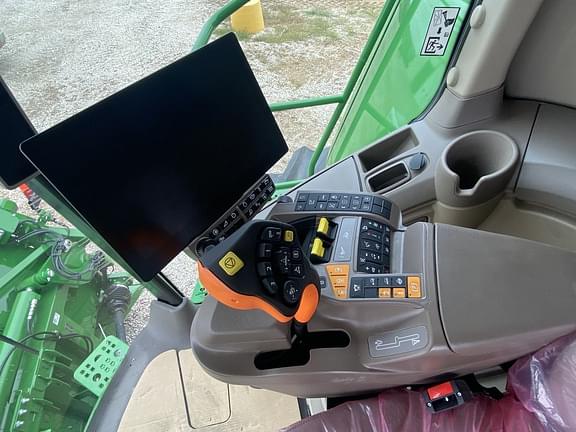 Image of John Deere S780 equipment image 3