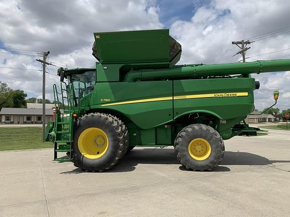 Image of John Deere S780 equipment image 2