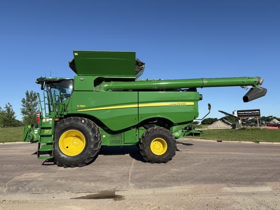 Image of John Deere S780 equipment image 4