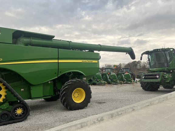 Image of John Deere S780 equipment image 4