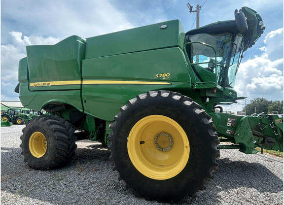 Image of John Deere S780 equipment image 2