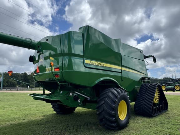Image of John Deere S780 equipment image 2