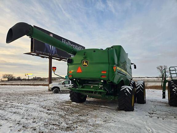 Image of John Deere S780 equipment image 1