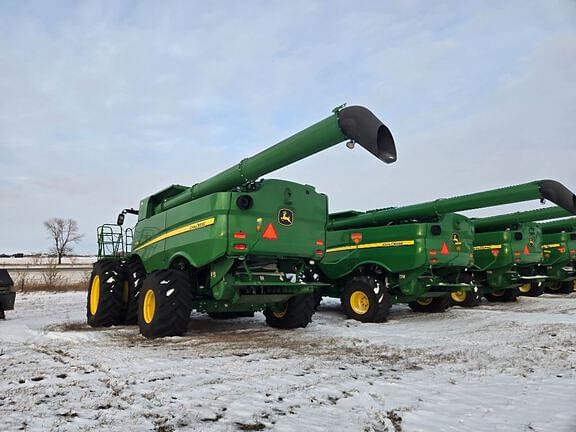 Image of John Deere S780 equipment image 2