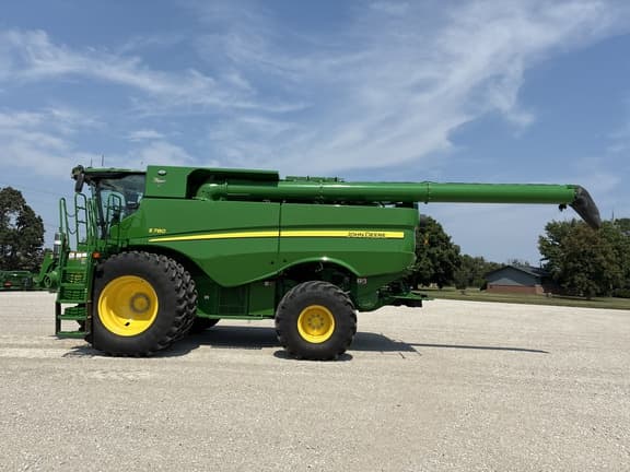 Image of John Deere S780 equipment image 1